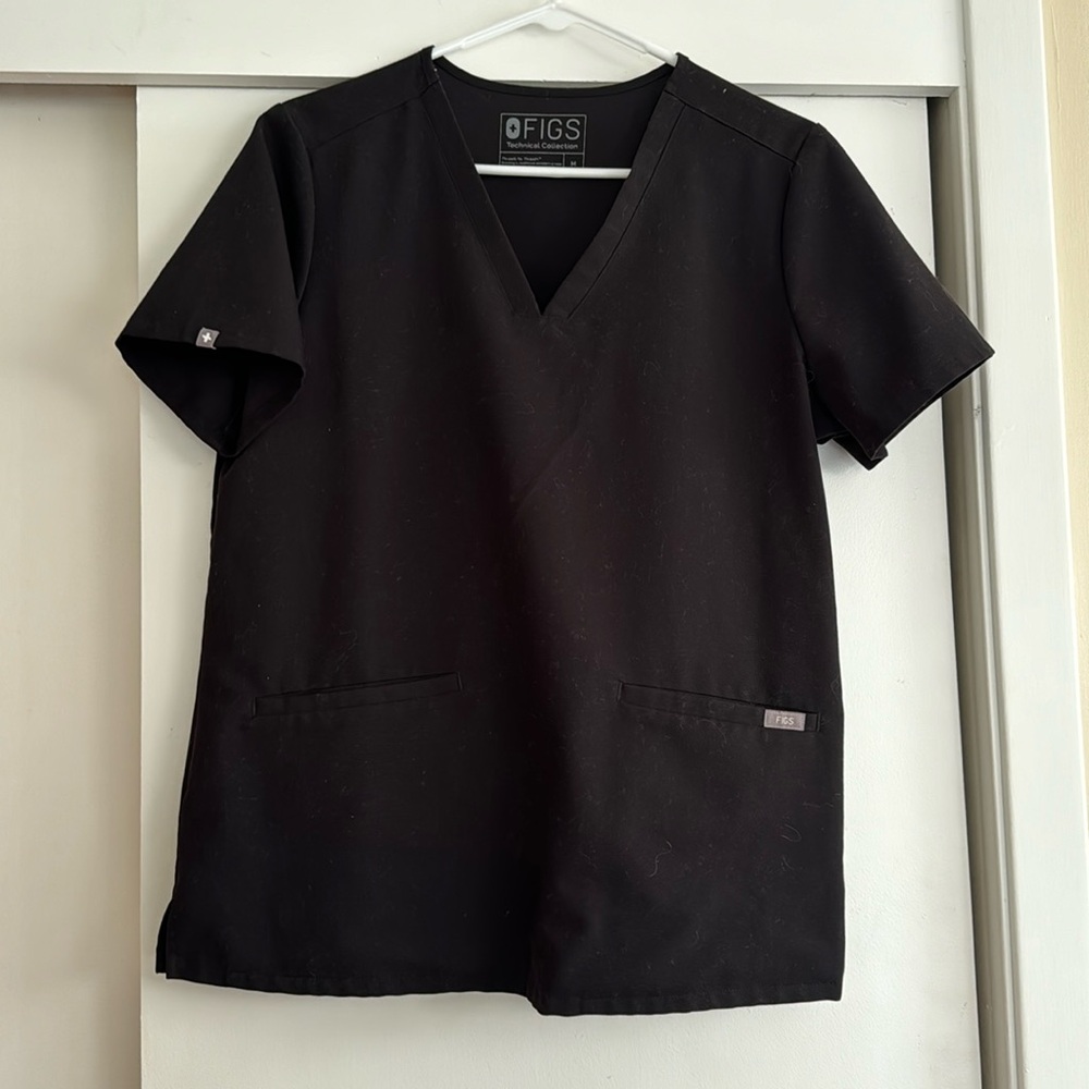 Figs 2 Pocket Black Top